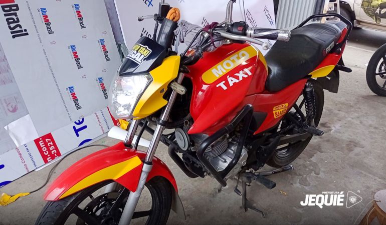 Prefeitura de Jequié inicia identificação visual das mototáxis cadastradas; ação faz parte da etapa de regulamentação do serviço